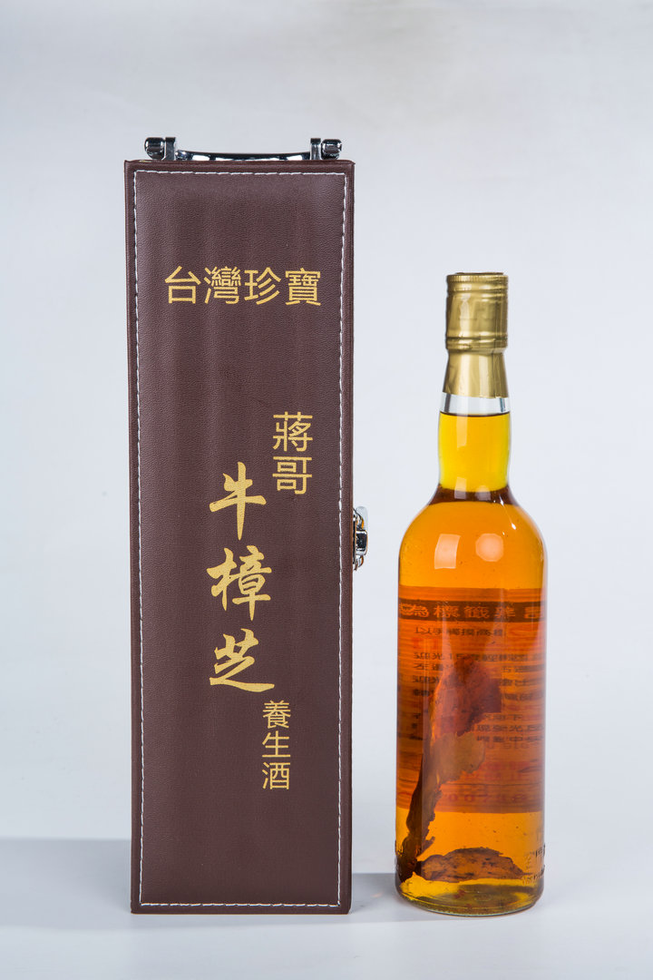 蒋哥牛樟芝养生酒